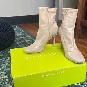 Gianna Bini cream booties sold in original box